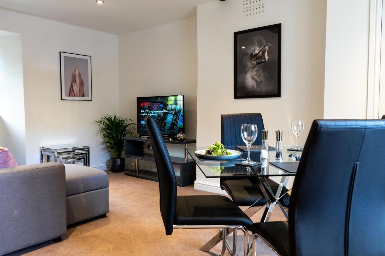 Centre Haven: Stylish 2-bed With Secure Parking & Garden Peterborough