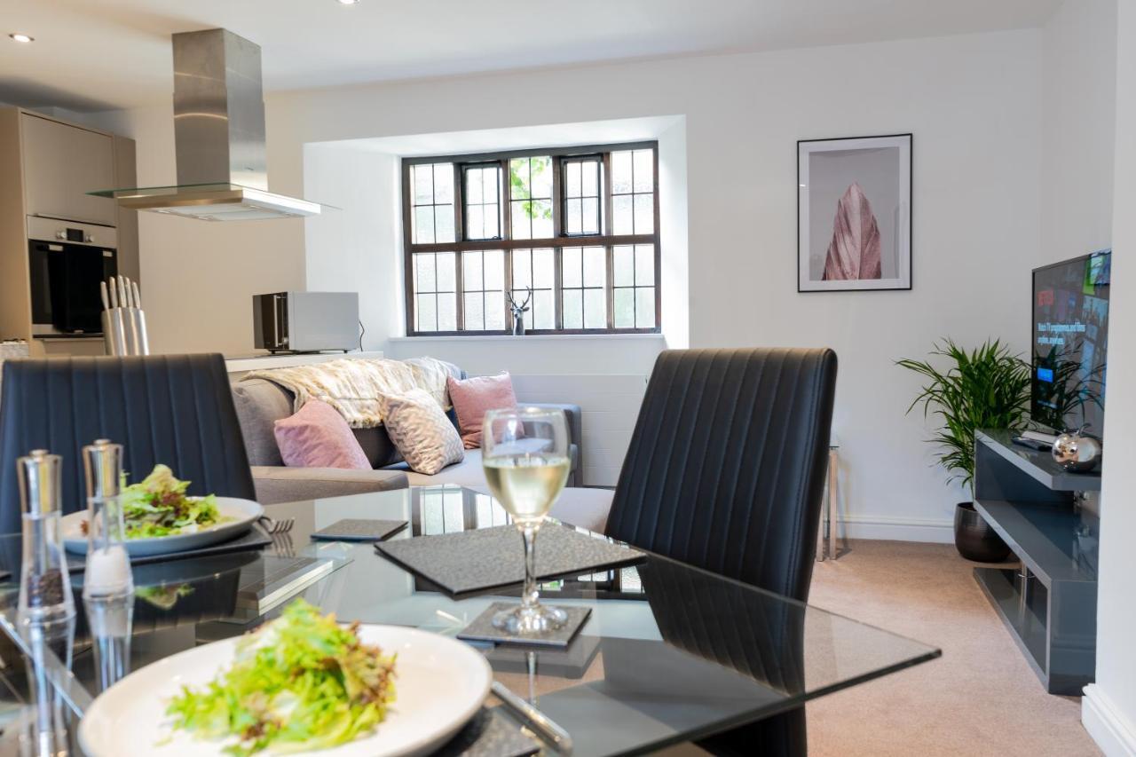 Apartment Centre Haven: Stylish 2-bed With Secure Parking & Garden Peterborough