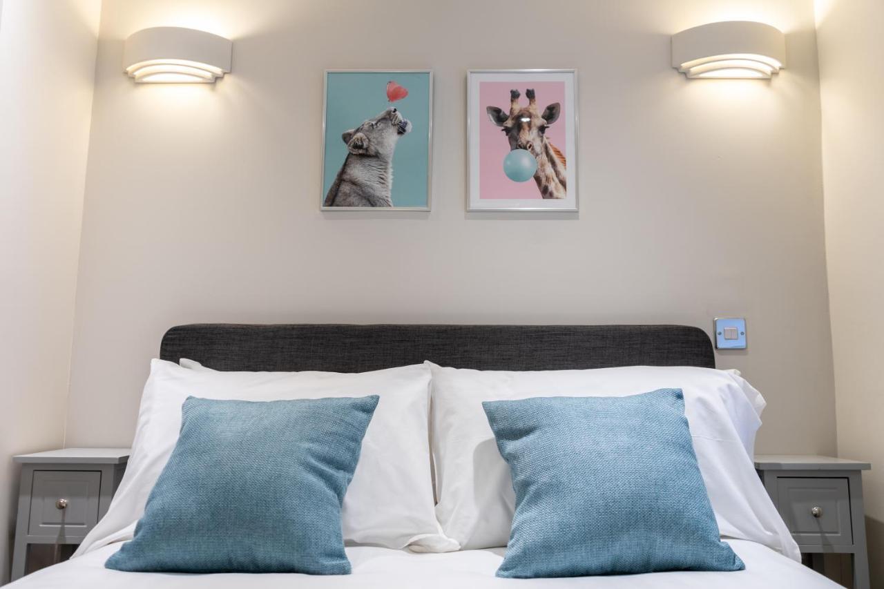 Apartment Centre Haven: Stylish 2-bed With Secure Parking & Garden *