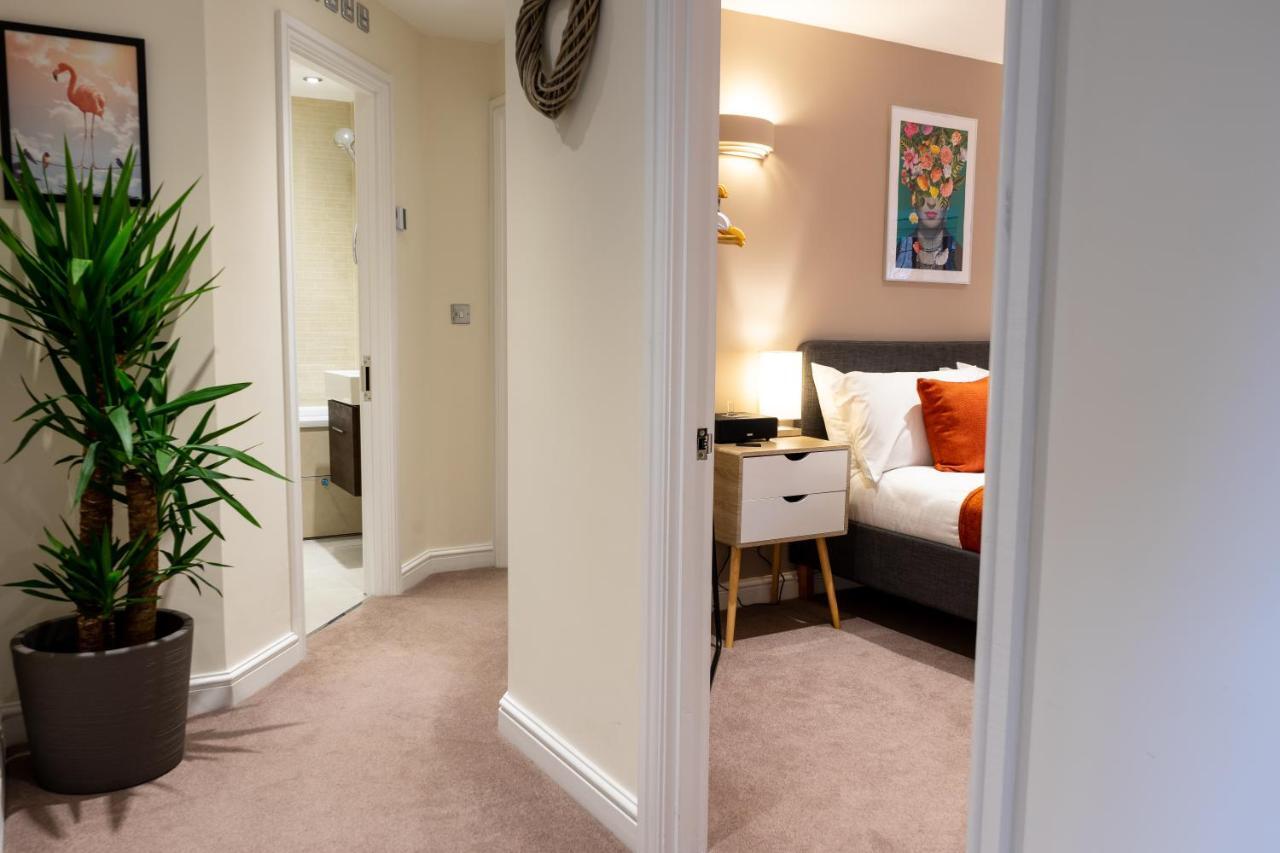 Centre Haven: Stylish 2-bed With Secure Parking & Garden Apartment Peterborough