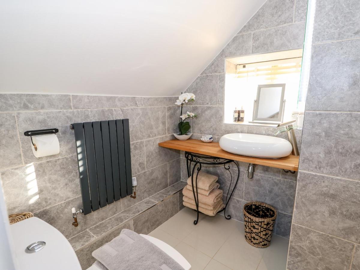 Half Acre Annexe *