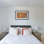 Kvm - Highclere House For Large Groups With Parking By Kvm Stays