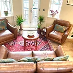 Luxurious Two-Bedroom Apartment In The Centre Of Peterborough
