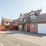 Cb Stays -5 Bedroom House In Foxdale Peterborough