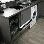 Close To City Centre Apartment - Sleeps Up To 5, Perfect For Contractors With Private Secure Parking!