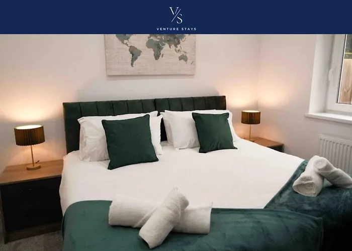 Close To City Centre Apartment - Sleeps Up To 5, Perfect For Contractors With Private Secure Parking!