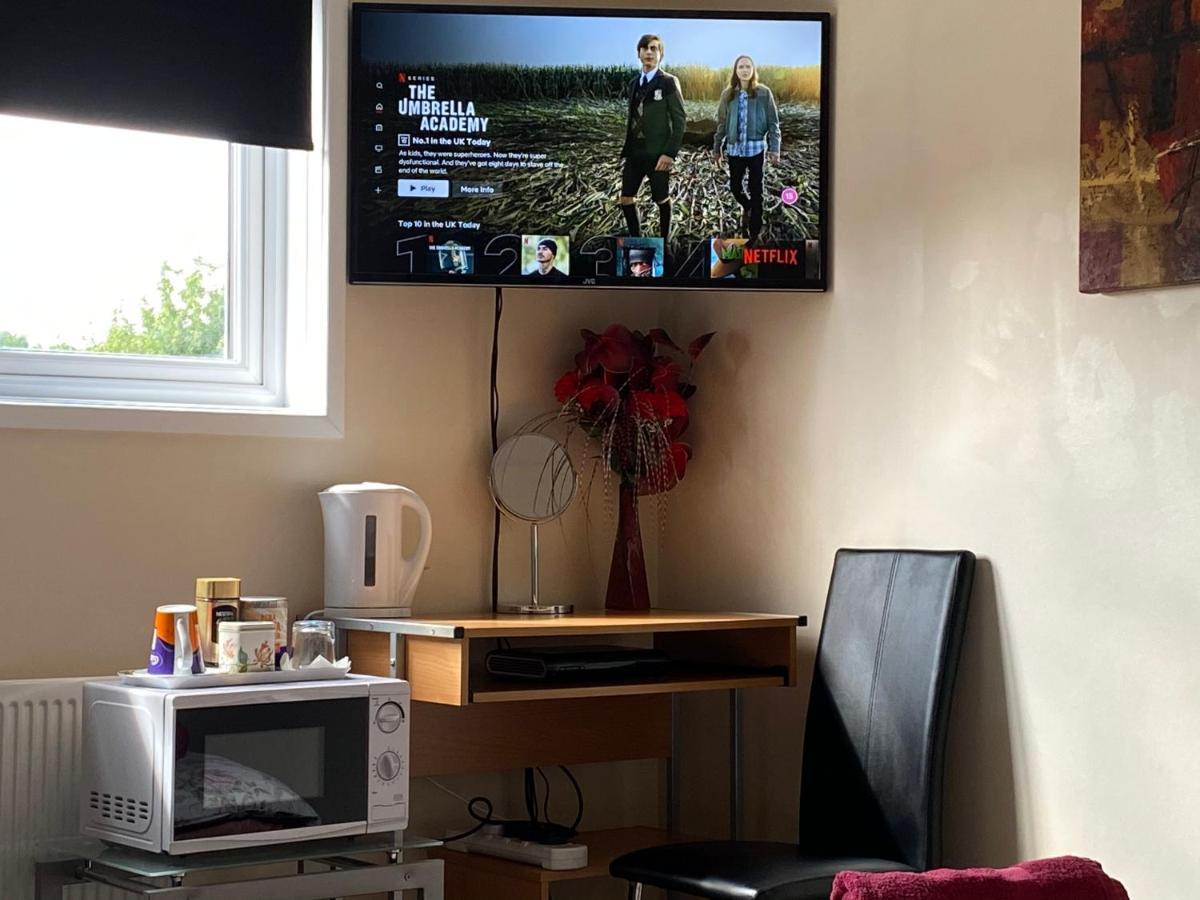 Quiet, Spacious Double Bedroom! * Peterborough