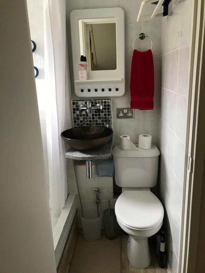 Quiet, Spacious Double Bedroom!