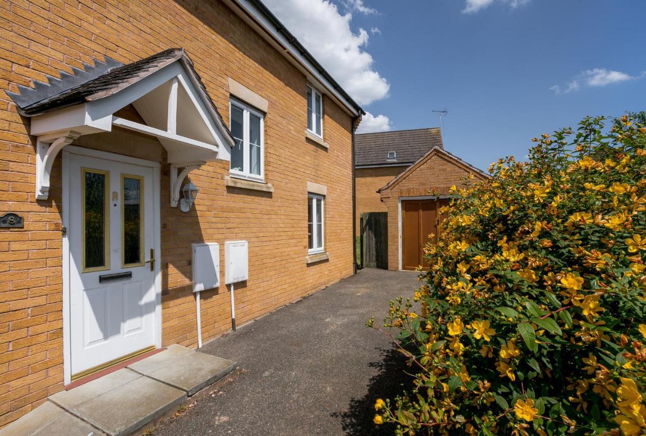 Kvm - Highclere House For Large Groups With Parking By Kvm
