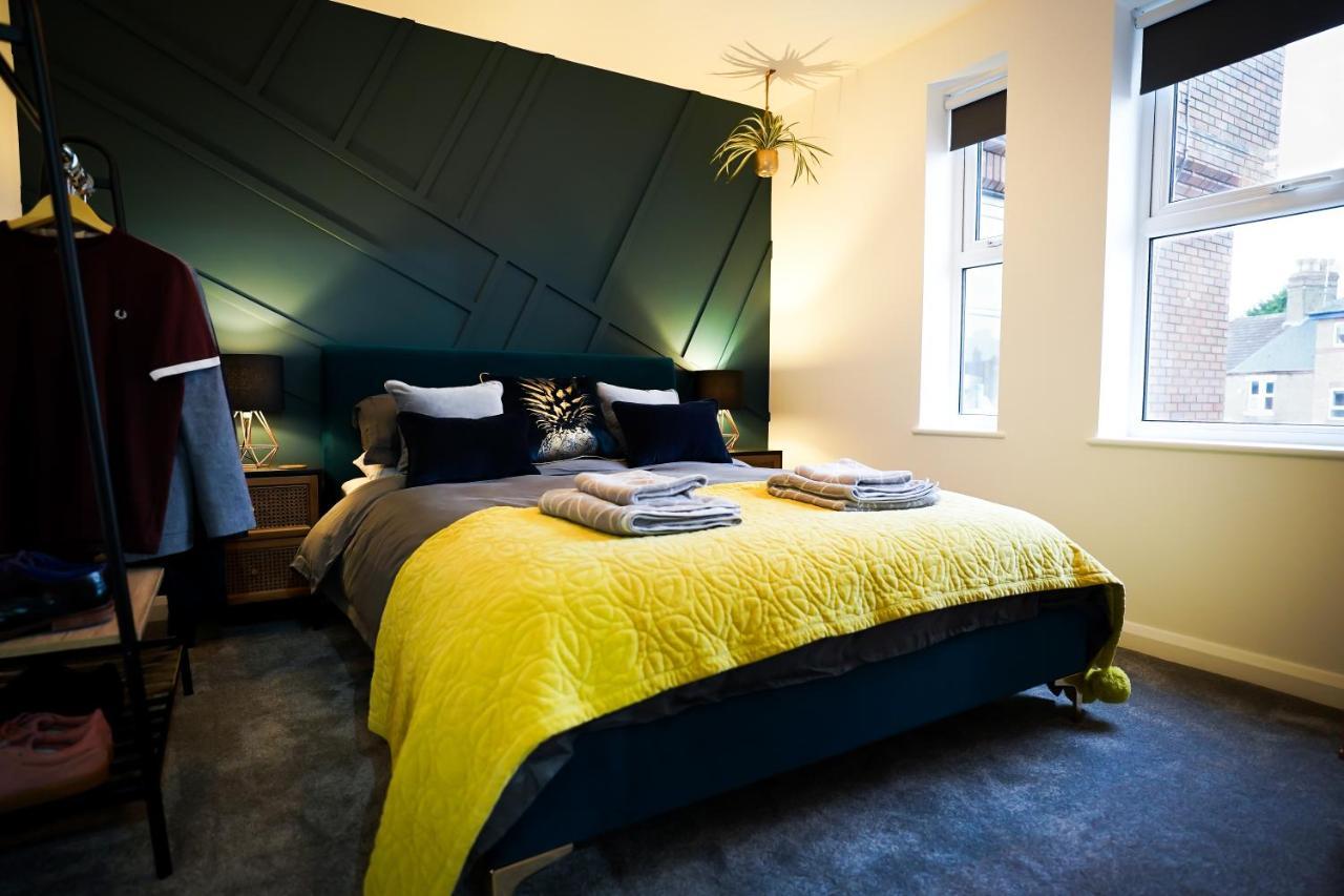 Neon Road At Park House Centre Apartment *
