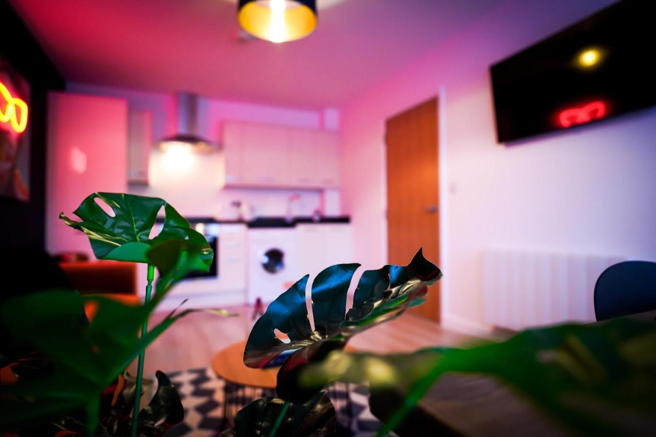 Neon Road At Park House Centre Apartment *