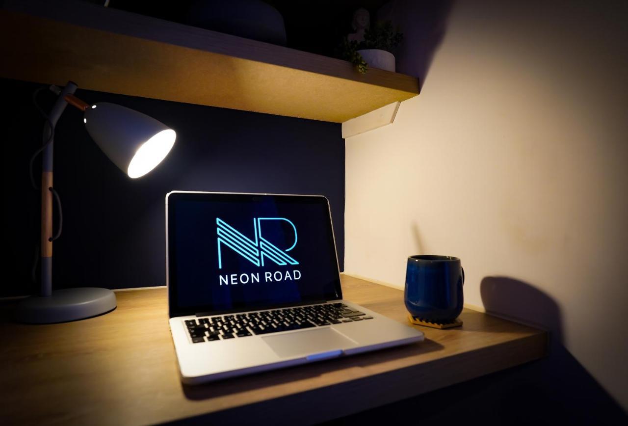Apartment Neon Road At Park House Centre