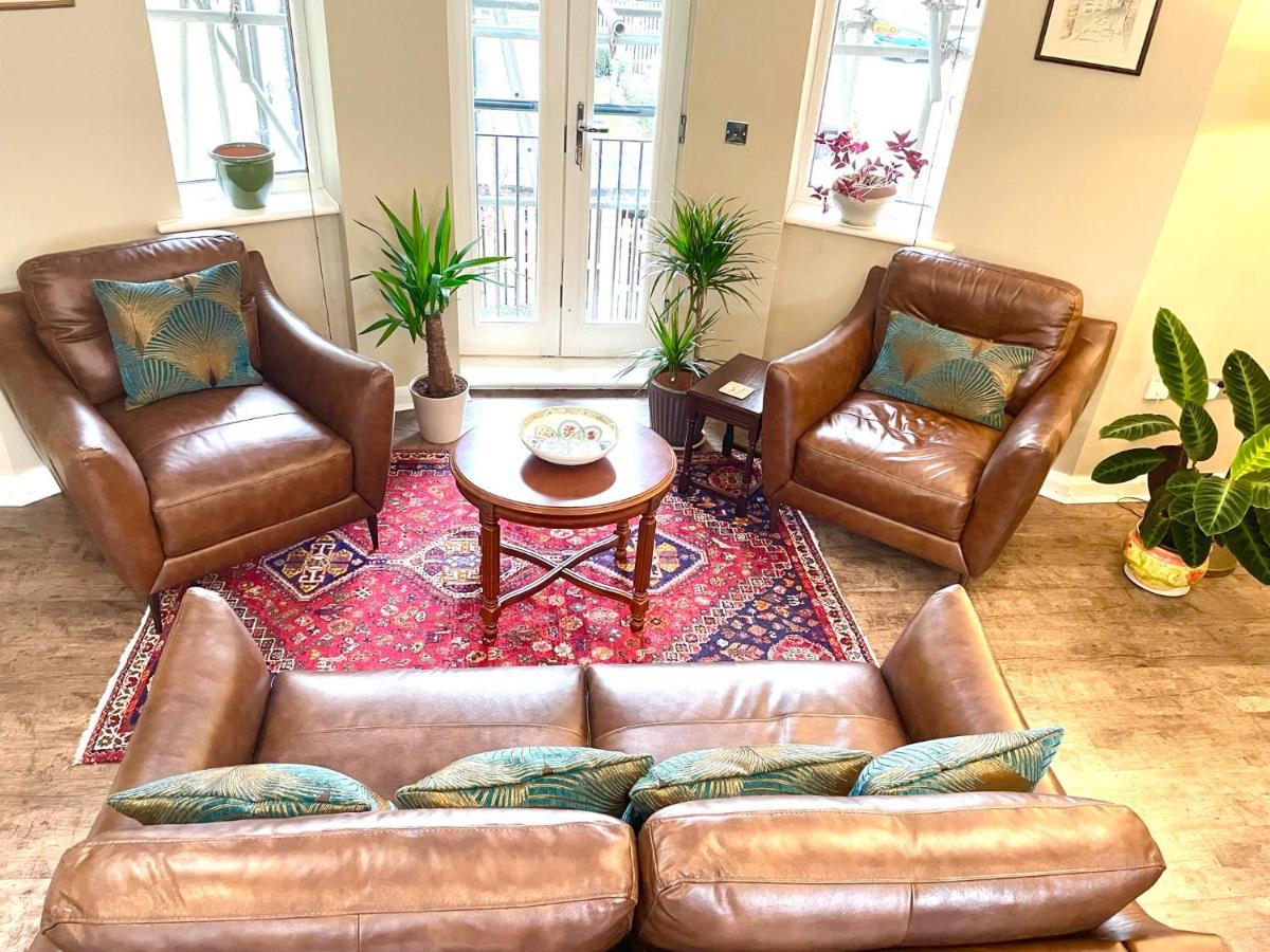 Luxurious Two-bedroom In The Centre Of