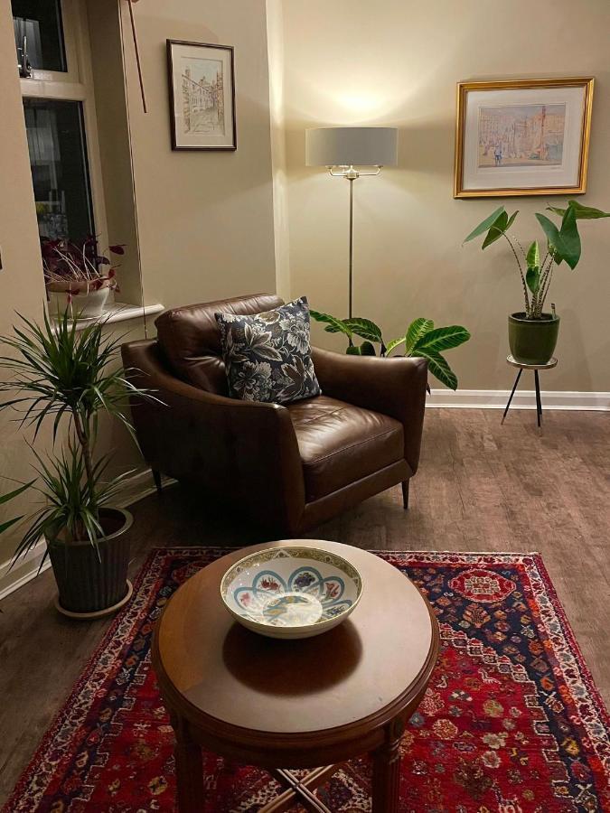Luxurious Two-bedroom In The Centre Of