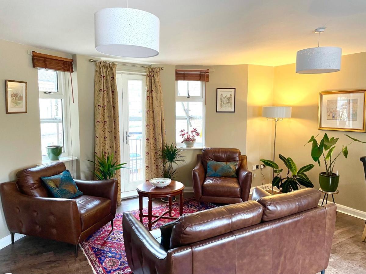 Luxurious Two-bedroom In The Centre Of Apartment