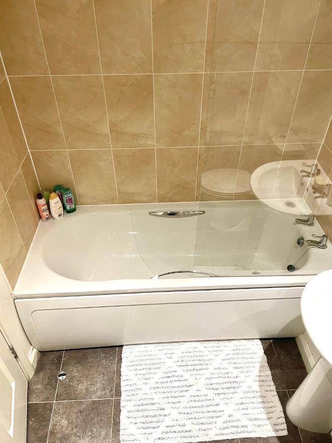 Luxurious Two-bedroom In The Centre Of * Peterborough