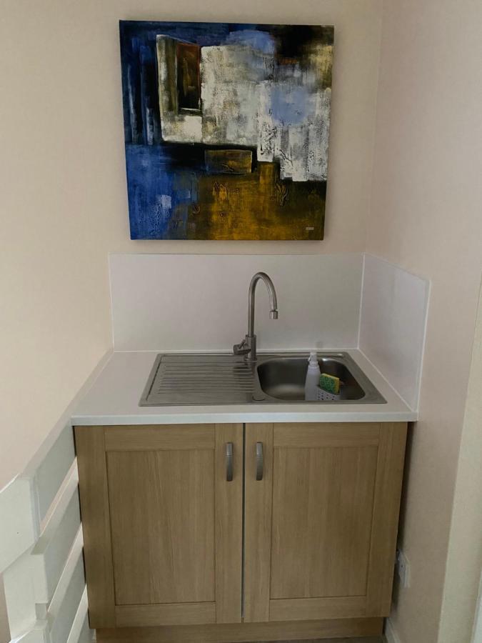 Quiet, Spacious Double Bedroom! Guest house *