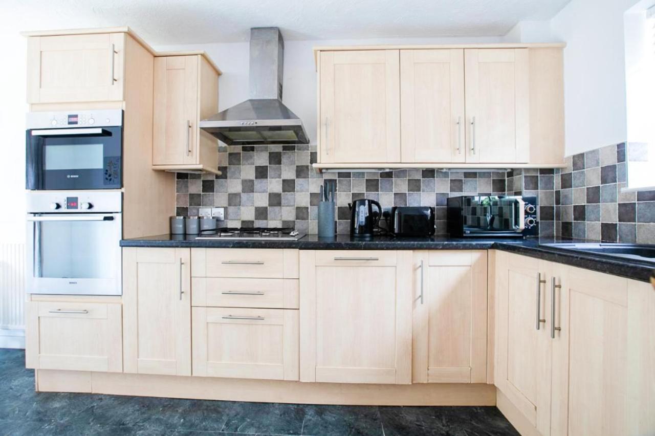 Emerald House Leisure & Contractors *
