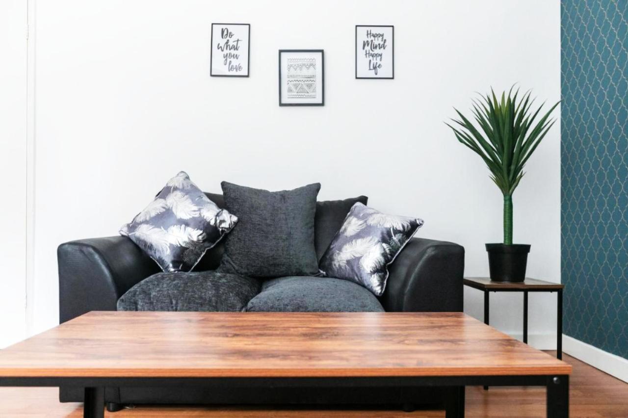 Apartment Emerald House Leisure & Contractors *