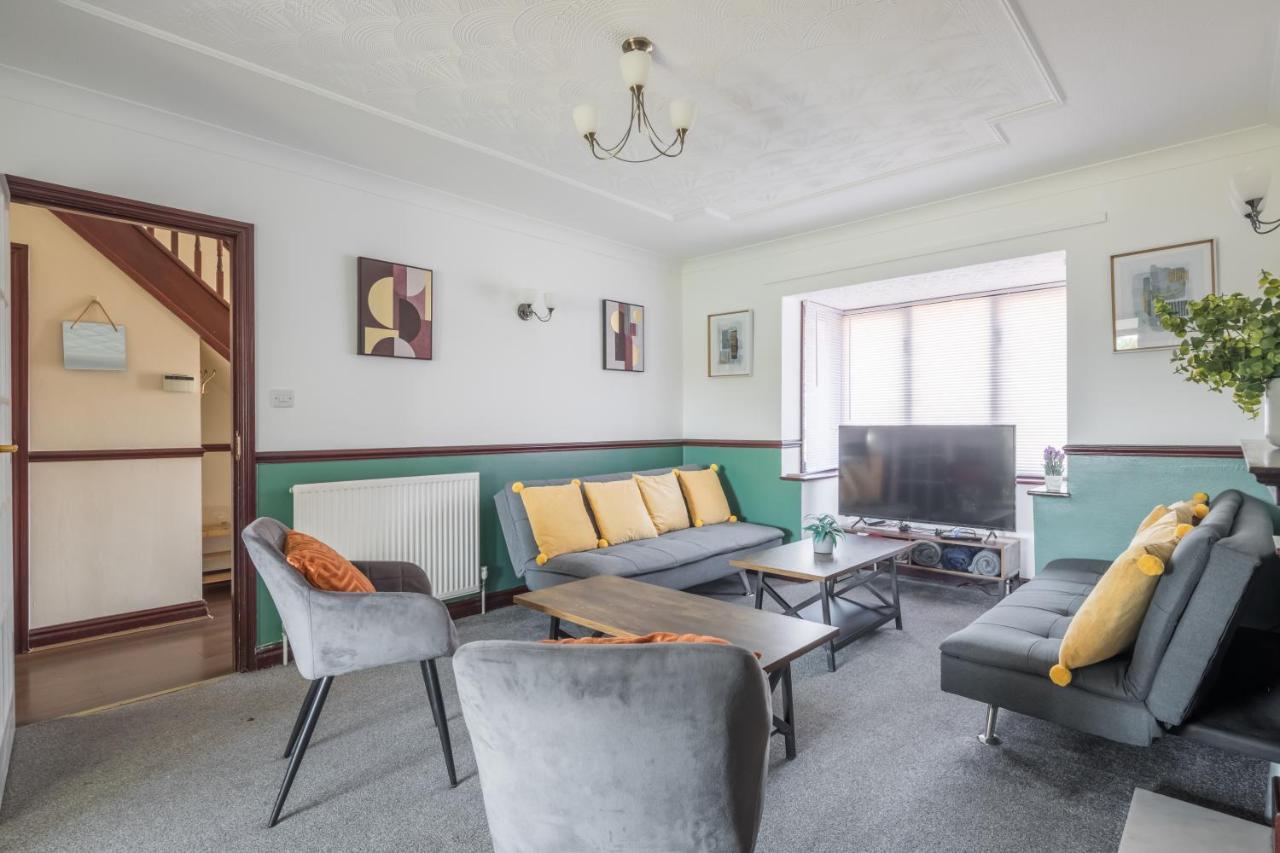 Cb -5 Bedroom House In Foxdale Peterborough