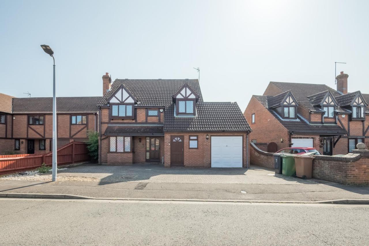 Cb -5 Bedroom House In Foxdale *