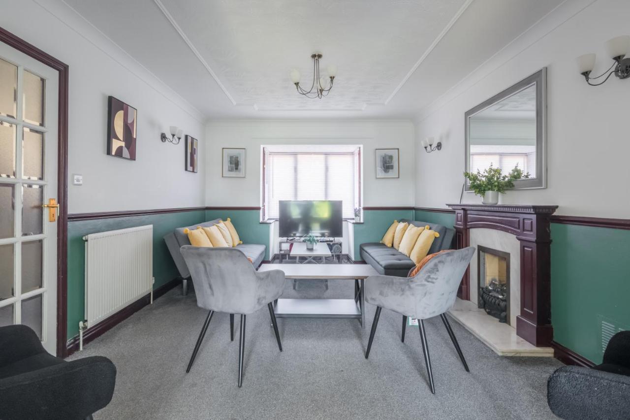 Apartment Cb -5 Bedroom House In Foxdale Peterborough