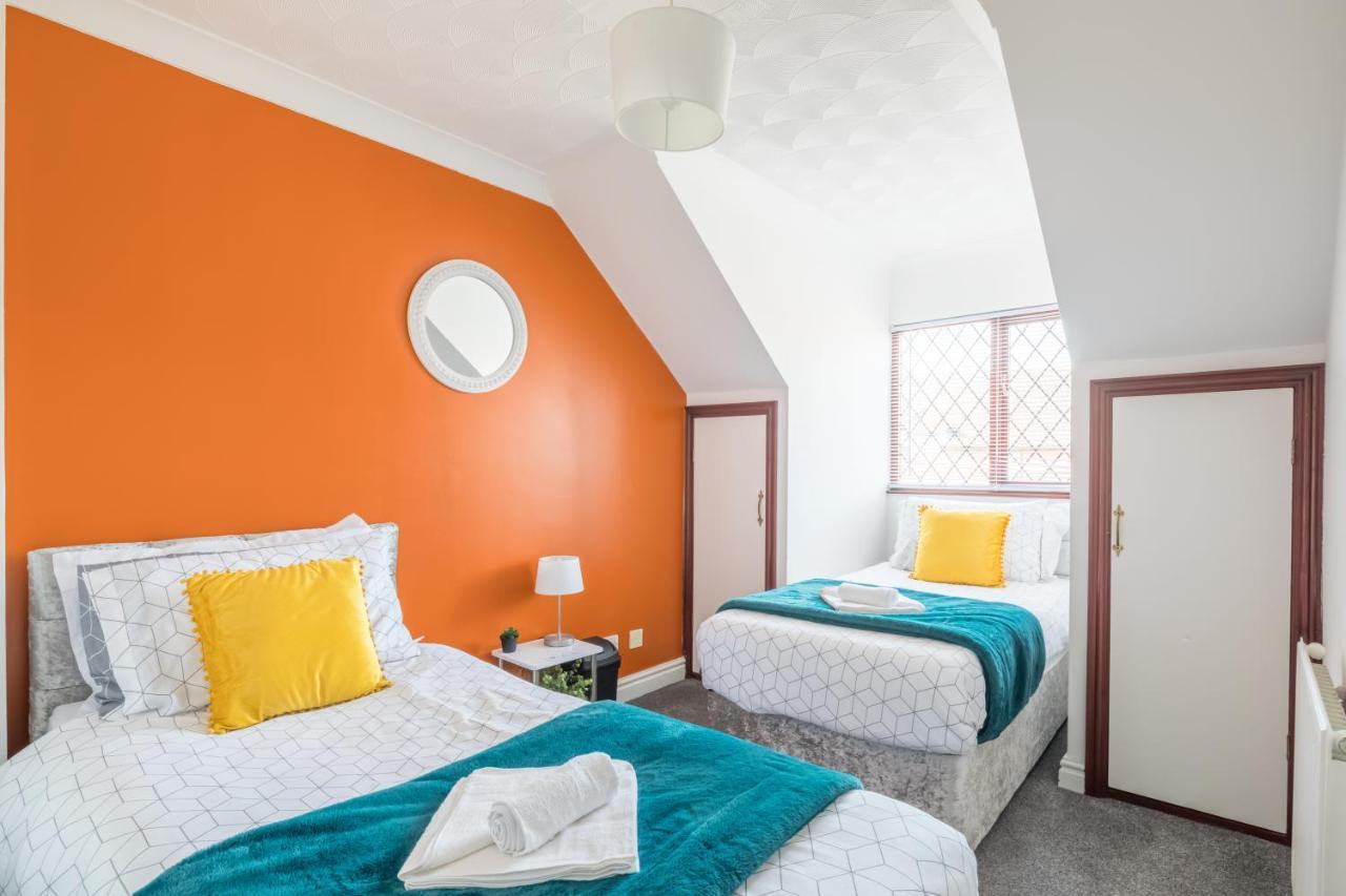 Cb -5 Bedroom House In Foxdale Apartment *