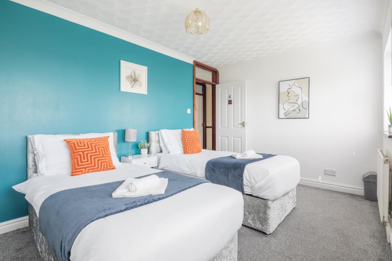 Cb -5 Bedroom House In Foxdale
