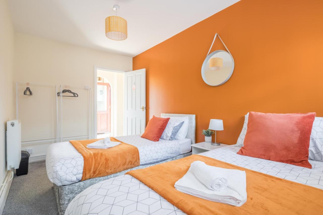Cb -5 Bedroom House In Foxdale Peterborough