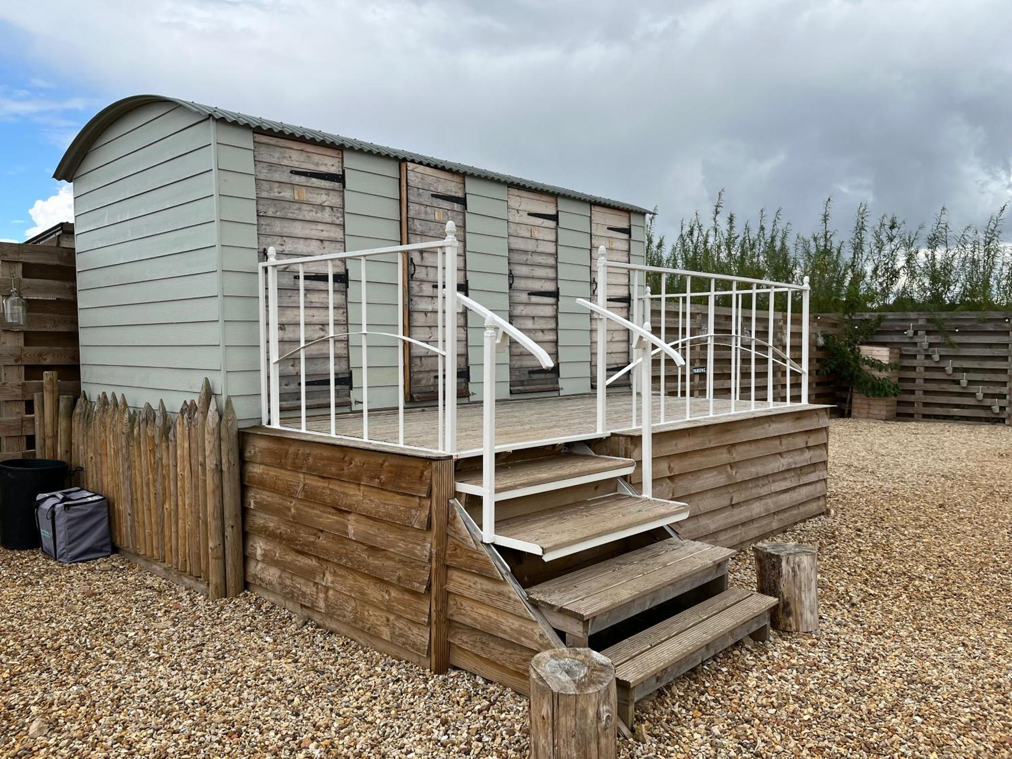 Luxury tent Wind In The Willows Luxury Glamping Peterborough