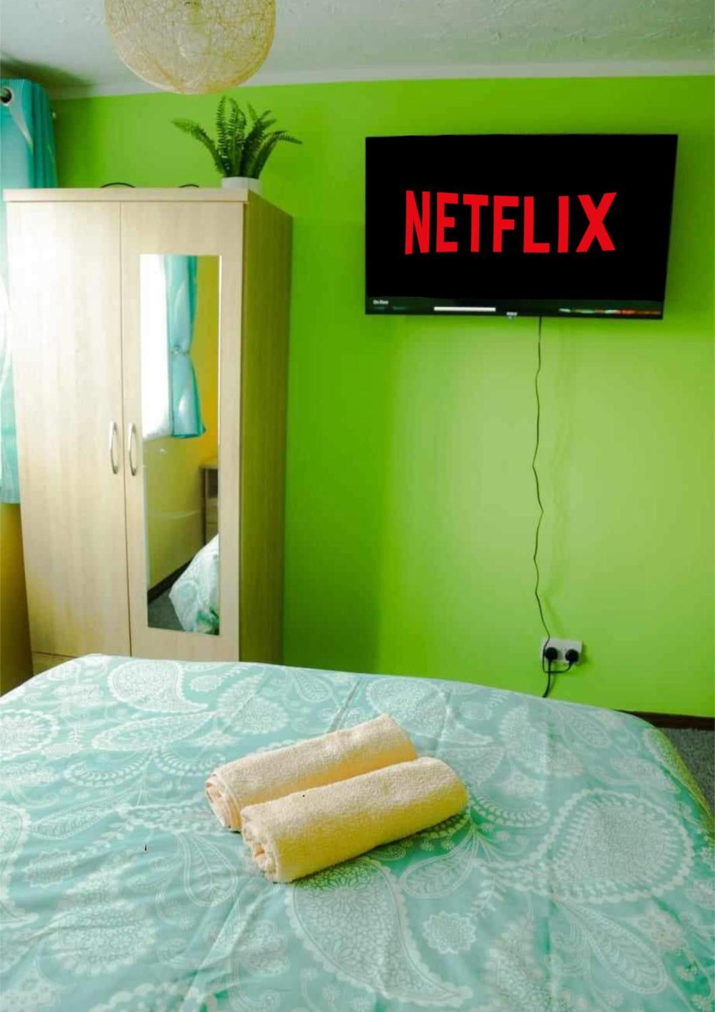 Lux House Homestay *