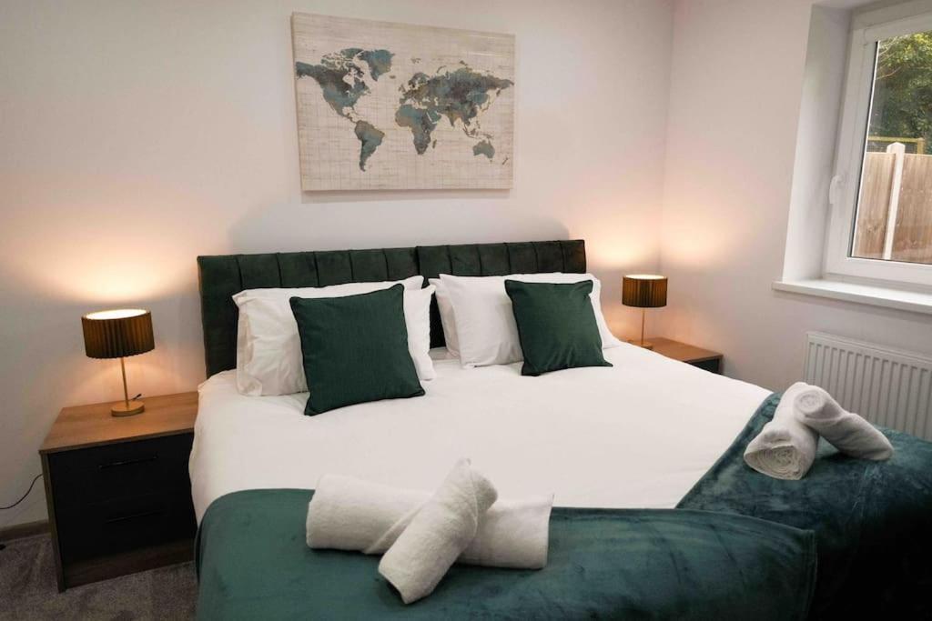 Close To Centre - Sleeps Up To 5, Perfect For Contractors With Private Secure Parking! Apartment Peterborough