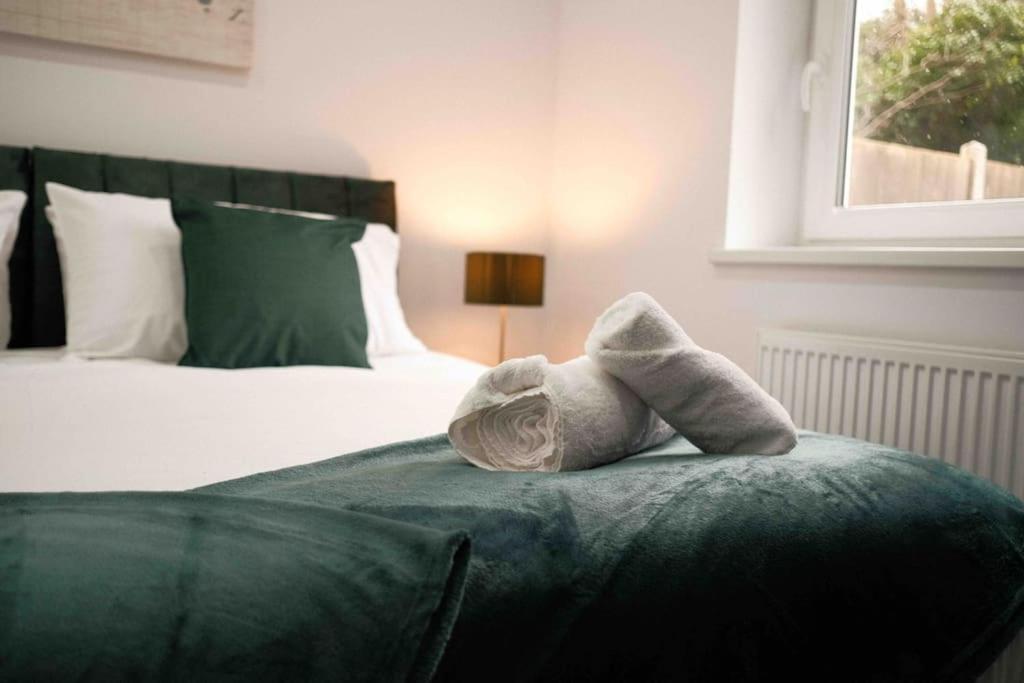 Close To Centre - Sleeps Up To 5, Perfect For Contractors With Private Secure Parking! Peterborough