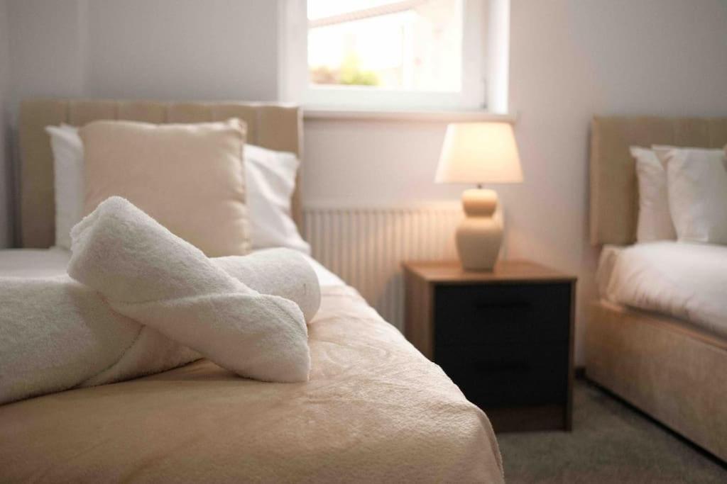 Close To Centre - Sleeps Up To 5, Perfect For Contractors With Private Secure Parking!