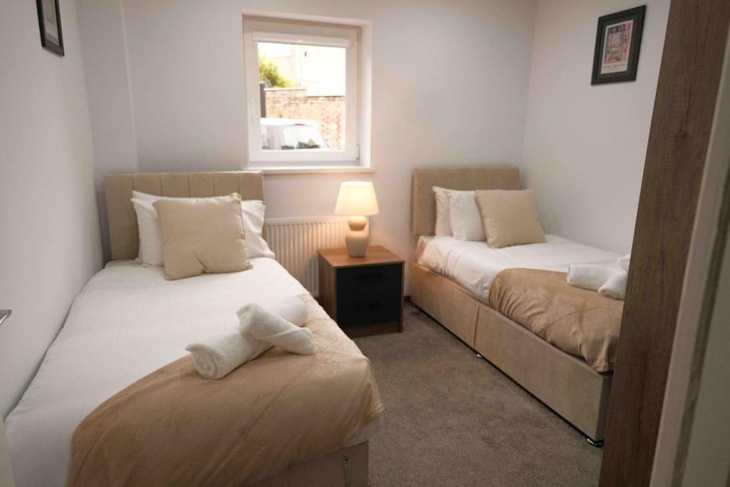 Close To Centre - Sleeps Up To 5, Perfect For Contractors With Private Secure Parking! Apartment Peterborough