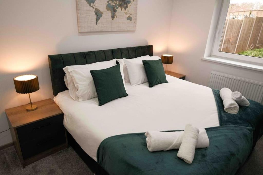 Close To Centre - Sleeps Up To 5, Perfect For Contractors With Private Secure Parking! Apartment