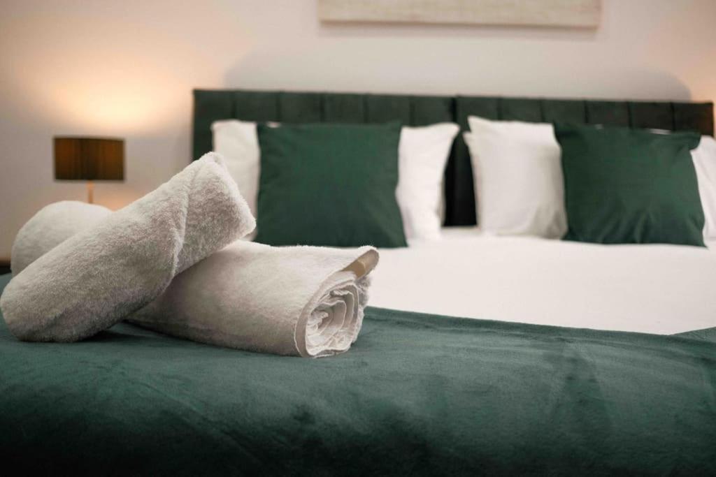 Close To Centre - Sleeps Up To 5, Perfect For Contractors With Private Secure Parking! Apartment