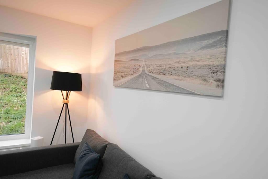 Close To Centre - Sleeps Up To 5, Perfect For Contractors With Private Secure Parking! Apartment