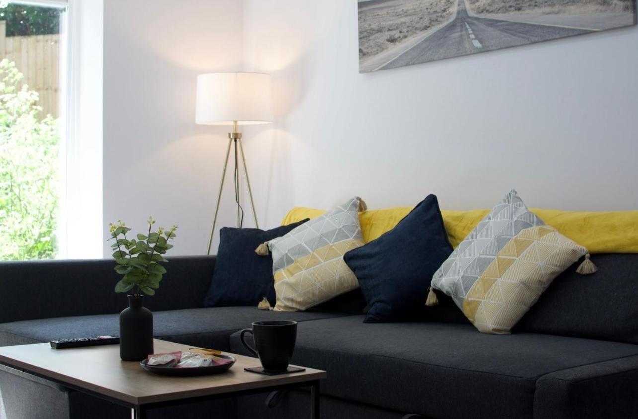 Close To Centre - Sleeps Up To 5, Perfect For Contractors With Private Secure Parking!
