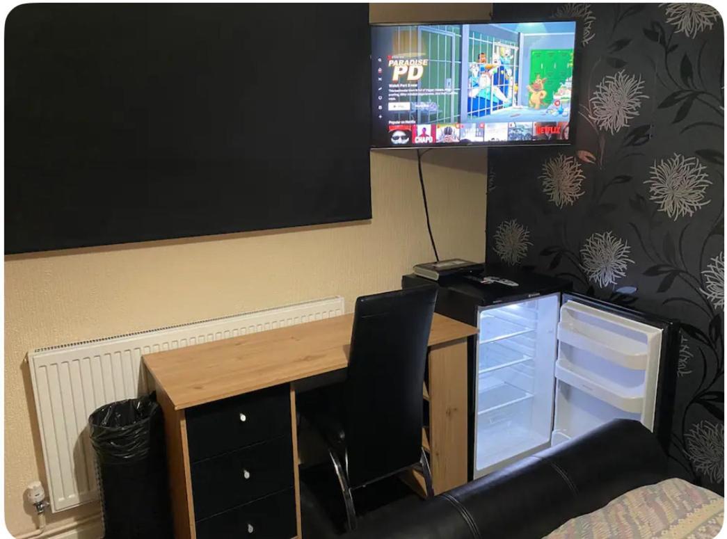 Quiet, Spacious Double Bedroom! Guest house