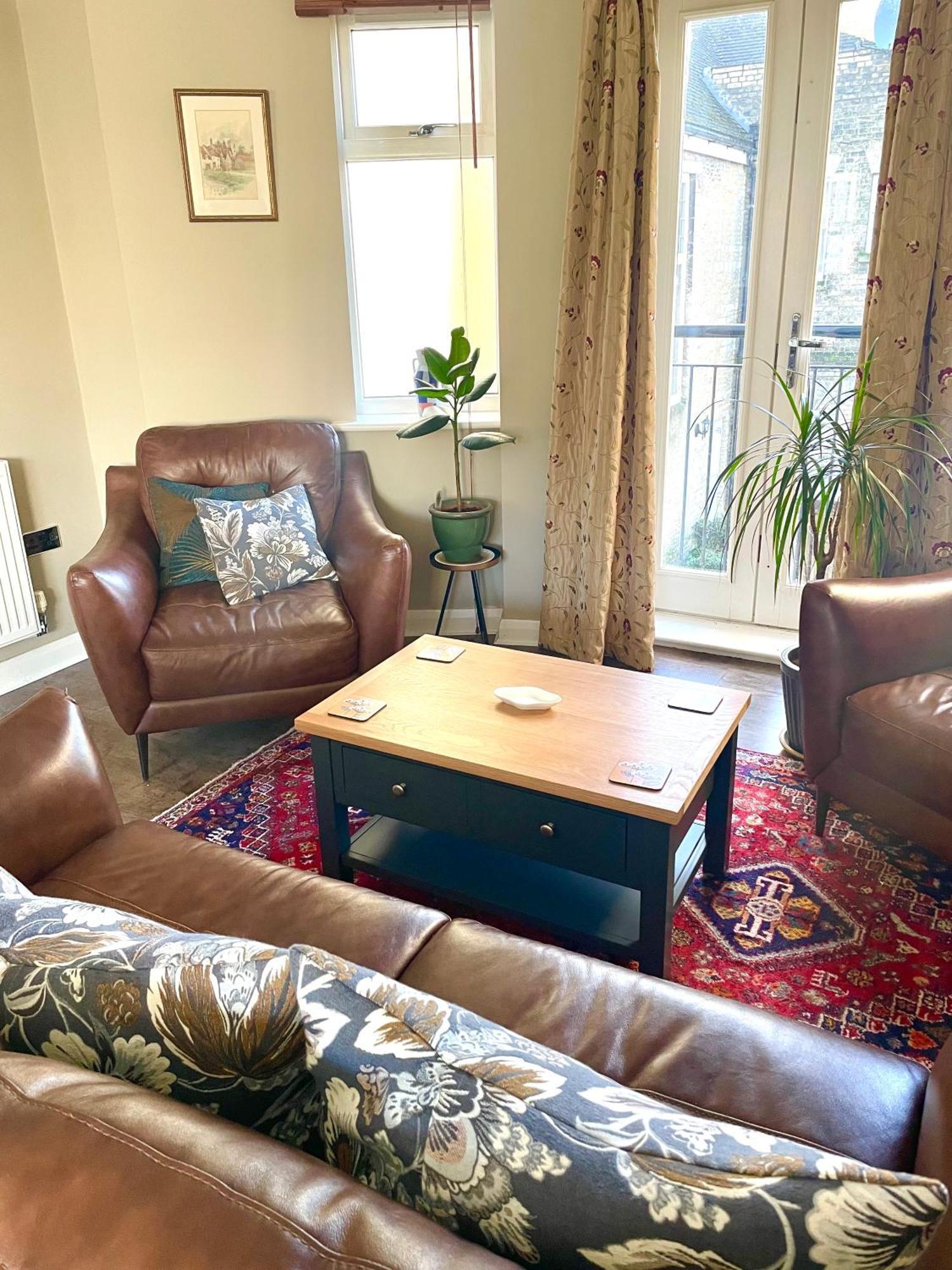 Luxurious Two-bedroom In The Centre Of Apartment