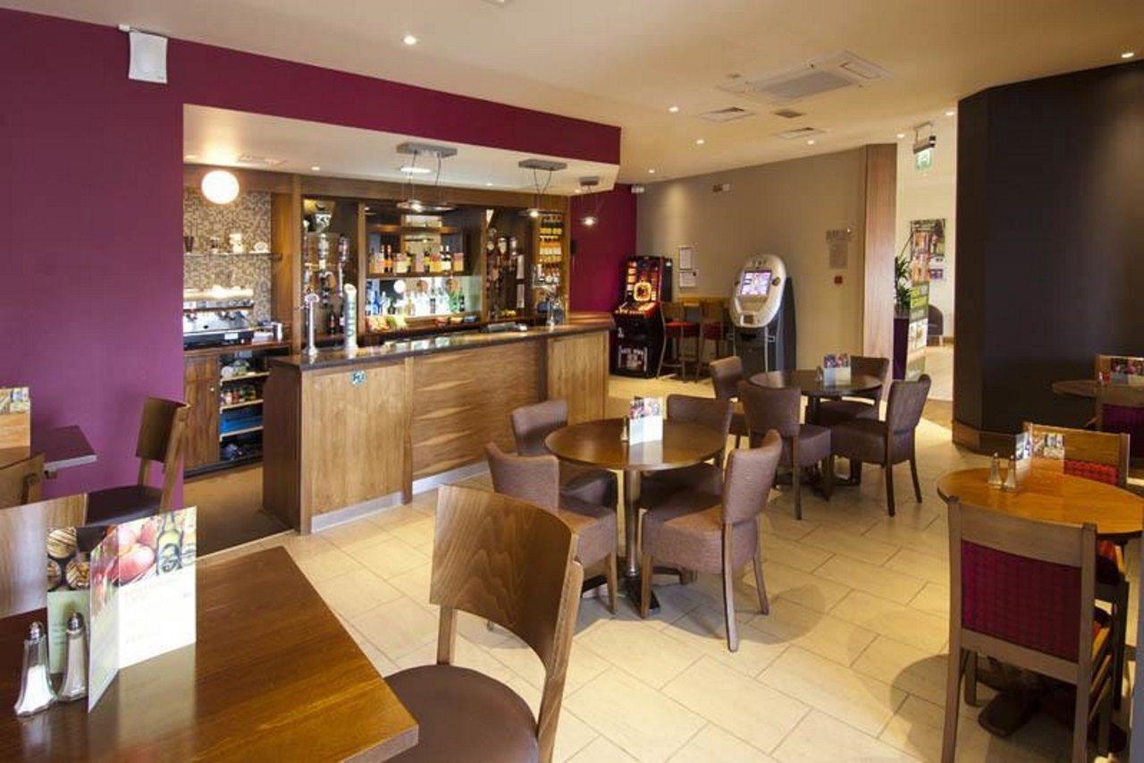 Premier J16) Hotel 3*