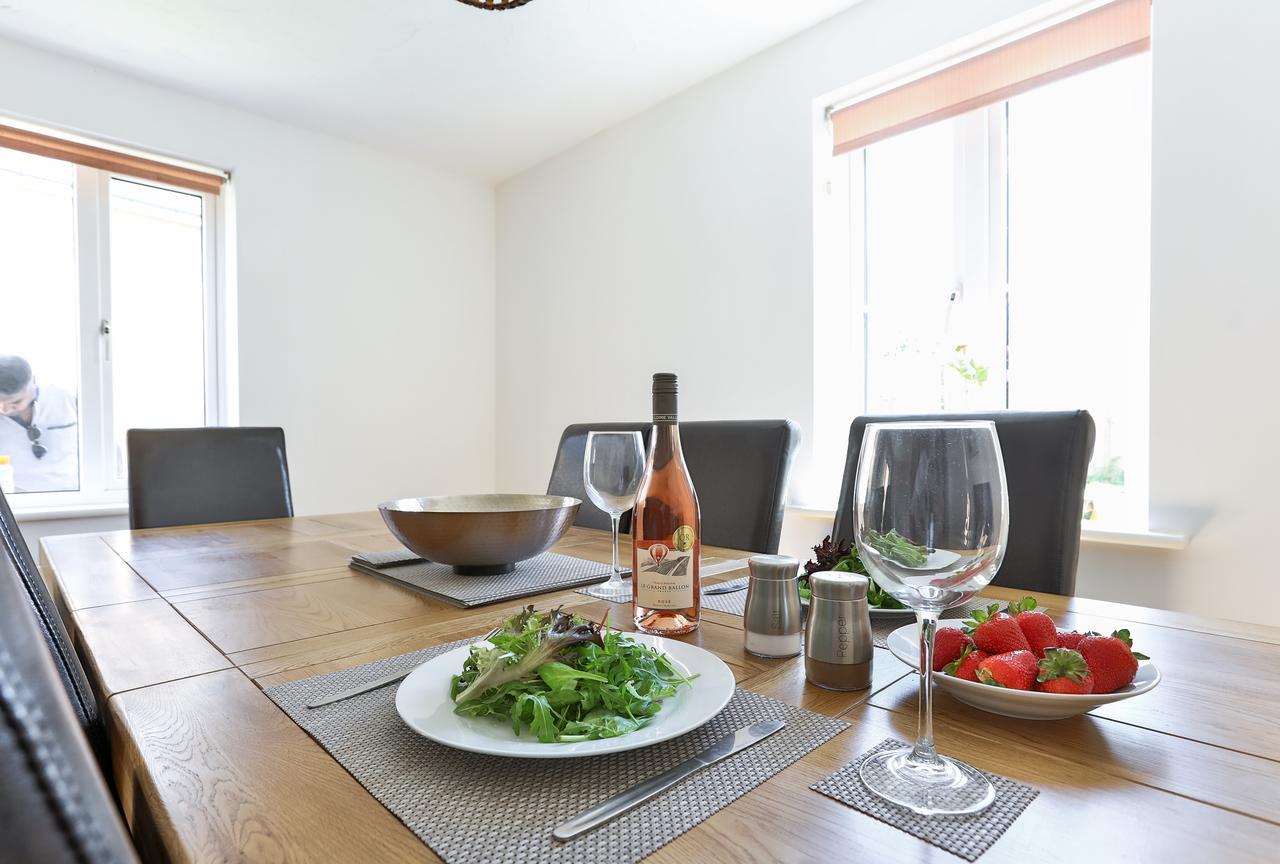 Kvm - Highclere House For Large Groups With Parking By Kvm Peterborough
